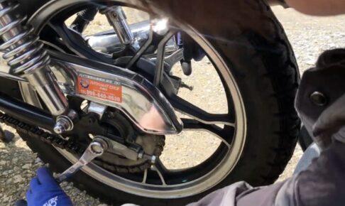 GN125のチェーン調整をDIYでやってみた｜スパナとメガネレンチで簡単整備！