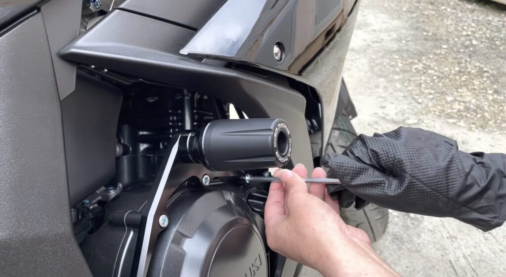 GSX250R スライダー取り付け手順