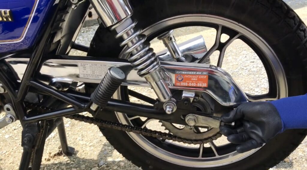 GN125 チェーン調整の手順